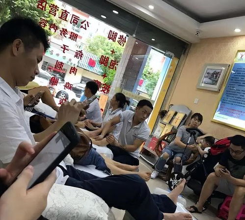 吸金5800億，下班年輕人擠進足療店，修腳理發小店悶聲發大財